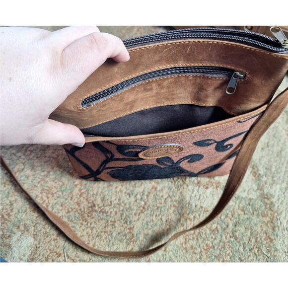 Black velvet Roses Brown Suede Leather Pockets Adjustable Strap Crossbody - Picture 4 of 6